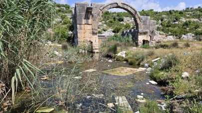 Çöplüğe dönen 1800 yıllık kutsal çeşme ve kaplıca kurtarılıyor