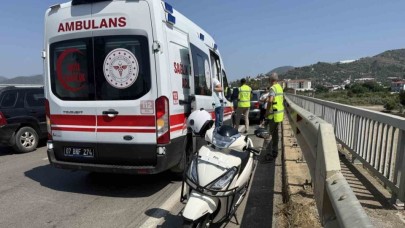 Otomobille motosiklet çarpıştı: 1 yaralı