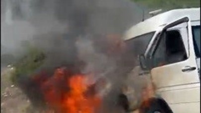 Yerkesik yolunda seyir halindeki minibüste yangın paniği