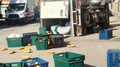 Kamyonetler çarpıştı, sürücülerden biri yaralandı
