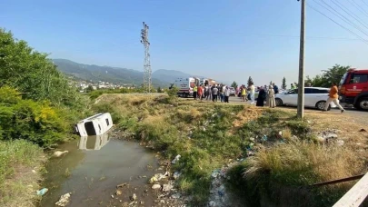 Su kanalına düştüler, itfaiye kurtardı