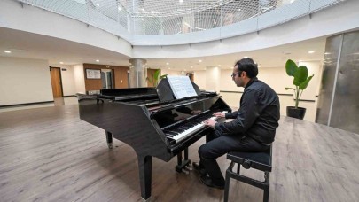 Otizmli genç piyanistin hayali dünyaca ünlü piyanist olmak