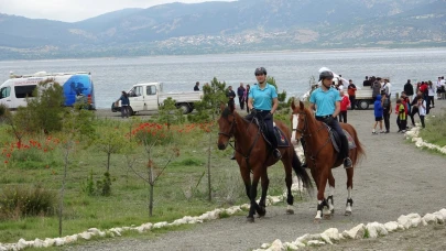 Salda Gölü'nde atlı jandarma göreve başladı