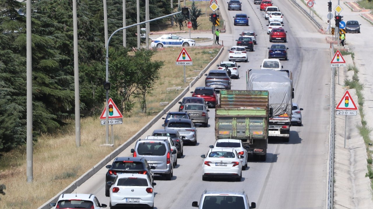 Burdur'dan 8 saatte 30 bin araç geçti