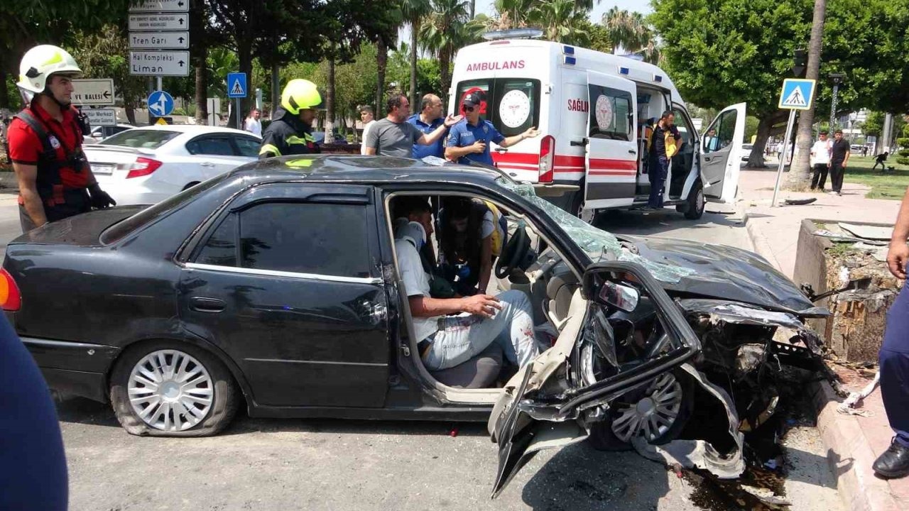 Otomobil ve motosikletler çarpıştı: 1’i ağır 3 yaralı