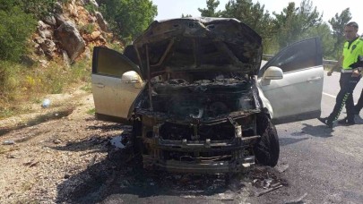 Antalya’da seyir halindeki cip alev aldı