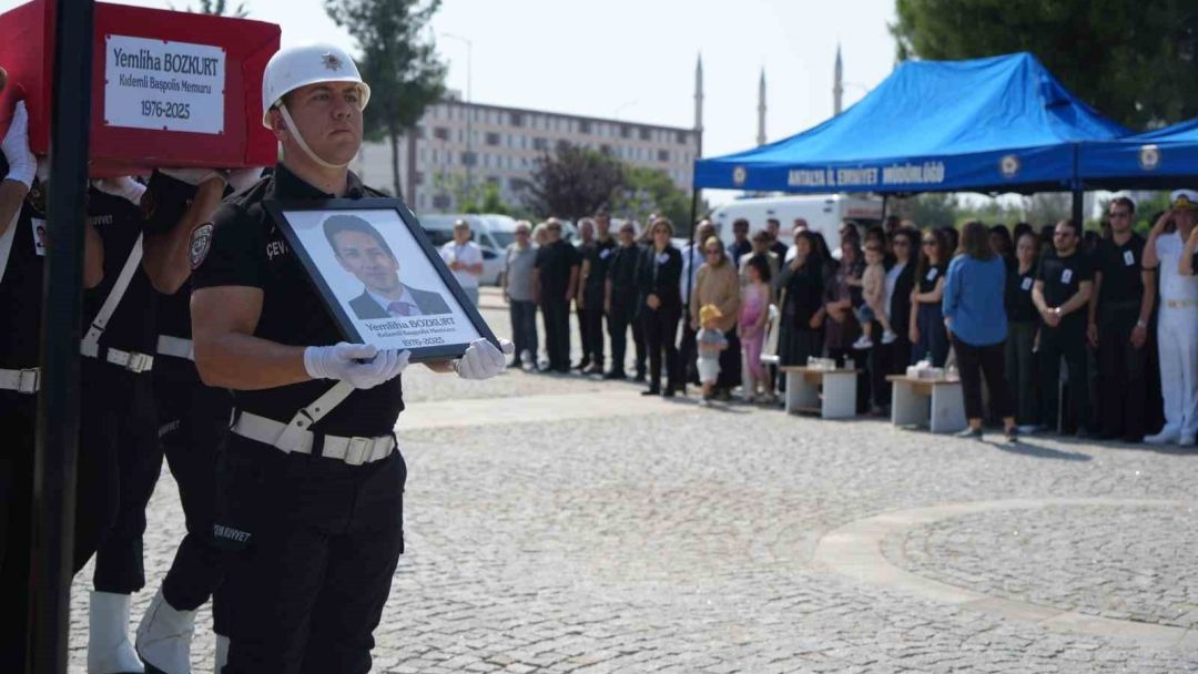 Akciğer kanseri nedeniyle hayatını kaybeden Başpolis Memuru, Antalya’da törenle uğurlandı