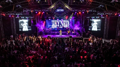 Bayram Tatili Festival Havasında Geçti! Mert Demir, Zeynep Bastık ve Doğuş Çabakçor Sahnedeydi