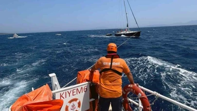 Bodrum açıklarında sürüklenen tekneyi KIYEM ekipleri kurtardı