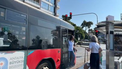 Antalya’da Belediye Otobüsü Arıza Yaptı