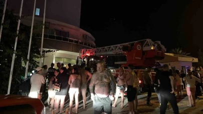 5 yıldızlı oteldeki yangında tahliye edilen 622 turist civar otellere yerleştirildi