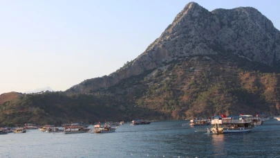 Antalya'da teknecilerden kornalı eylem