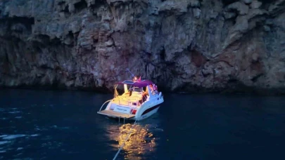 Falezlere doğru sürüklenen tekne son anda kurtarıldı