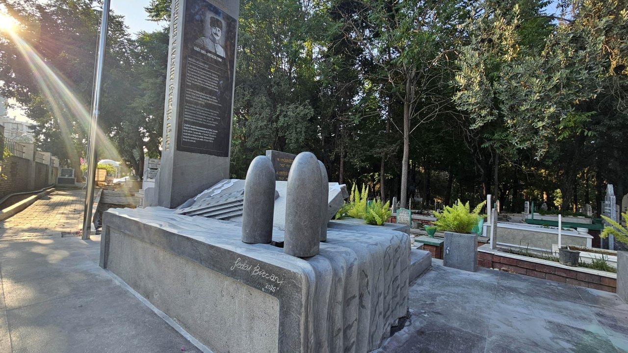 Antalya'nın kahramanı Yüzbaşı Aker'e anıt mezar