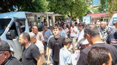 Antalya Büyükşehir Belediyesi’nden Ferdi Zeyrek için lokma dağıtımı