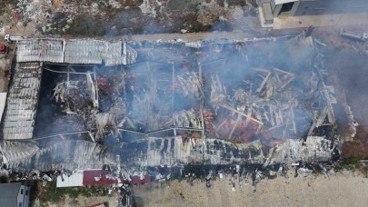 Pamuk deposundaki yangın kontrol altına alındı:Son durum havadan görüntülendi