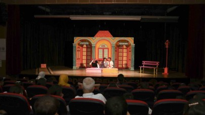 Şehir Tiyatrosu perdelerini Erdemlili çocuklar için açtı