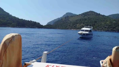Ölüdeniz açıklarında arızalanan tekne kurtarıldı