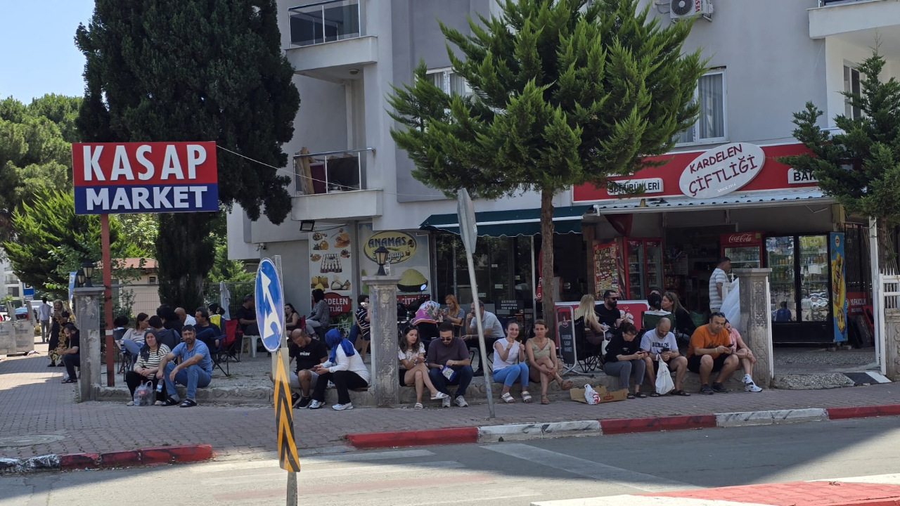 Çocuklar Sınıfta, Veliler Dışarıda Ter Döktü