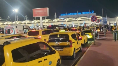 Havalimanında taksiciler iş bıraktı, transfer hizmeti durdu