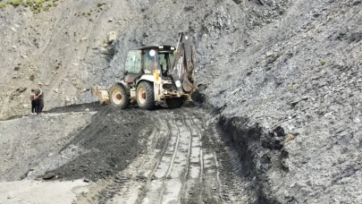 Mersin'de bozulan dağ yolları onarılıyor