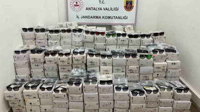 Antalya’da 16 bin adet kaçak güneş gözlüğü yakalandı