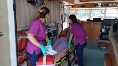 Denizde parmağı koptu, deniz ambulansıyla Bodrum’a getirildi