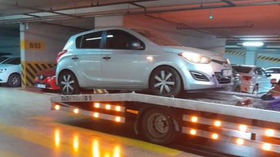 MarkAntalya Otoparkında Mahsur Kalan Kadın Sürücünün İmdadına Çekici Yetişti