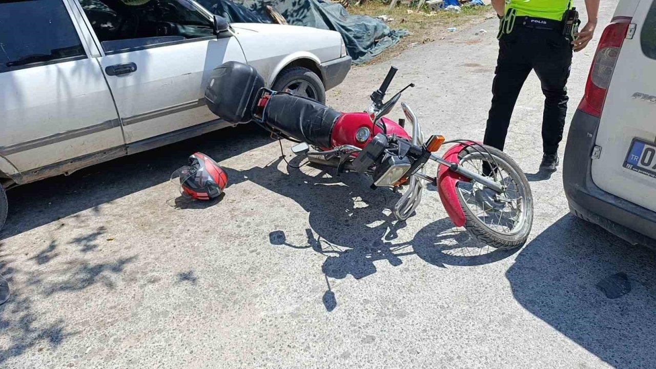 Manavgat’ta motosiklet hafif ticari araca çarptı: 1 yaralı