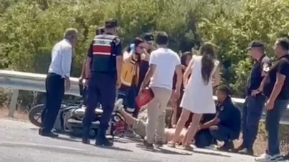 Antalya’da motosiklet devrildi, sürücü yaralandı