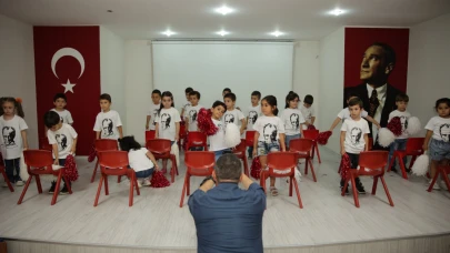 Ayten Çağıran Anaokulu Miniklerinden Renkli Yılsonu Gösterisi