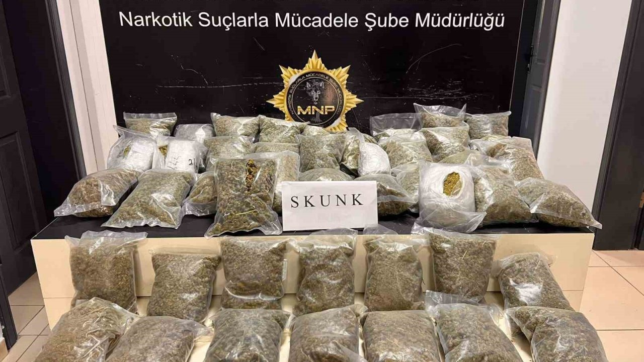 Yün torbalarında kilolarca uyuşturucu ele geçirildi: 3 tutuklama