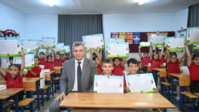 Antalya’da 485 bin 783 öğrenci karne heyecanı yaşadı