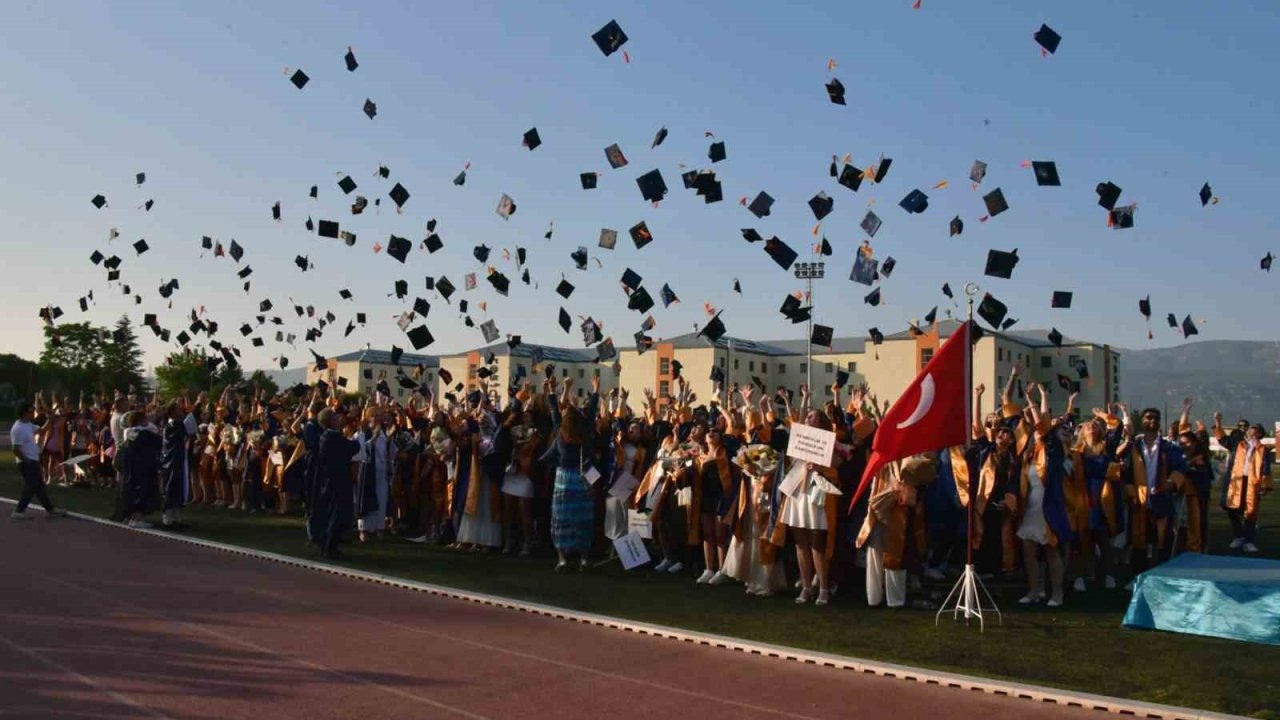 MSKÜ’lü geleceğin öğretmenleri mezun oldu