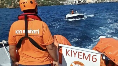 Bodrum’da içinde iki kişi bulunan ve sürüklenen tekne KIYEM ekiplerince kurtarıldı