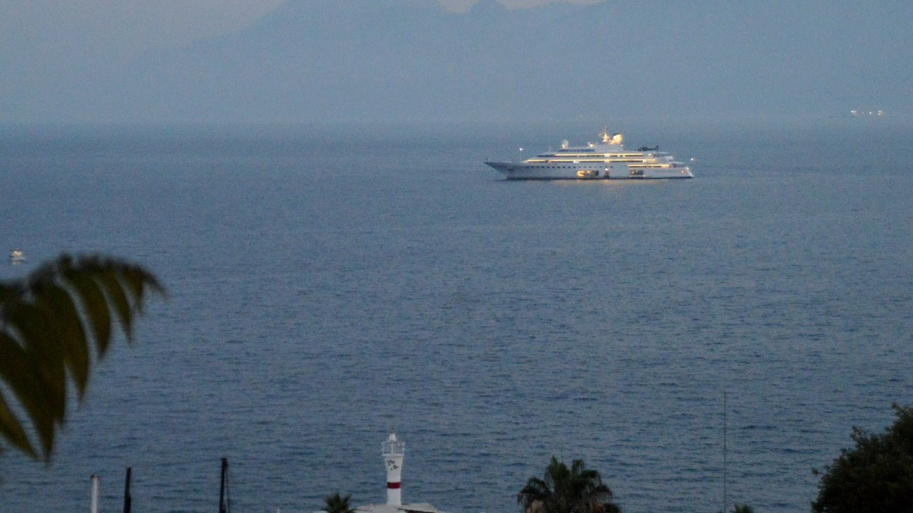 'Lady Moura' Antalya'ya geldi!