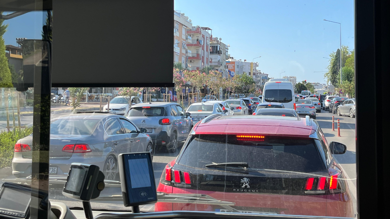 Haftanın İlk Gününde Antalya Trafiğinde Yoğunluk