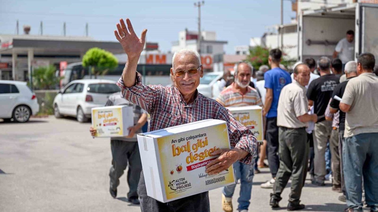 Mersin’de arıcılara ve üreticilere bal gibi destek