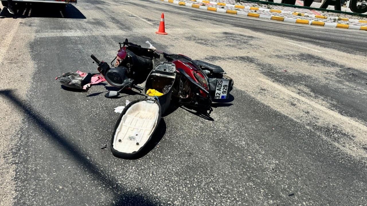 Otomobil ile motosiklet çarpıştı: 1 yaralı