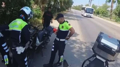 Çalıntı motosikletle kaçmaya çalışan şüpheli jandarmanın dikkati sayesinde yakalandı