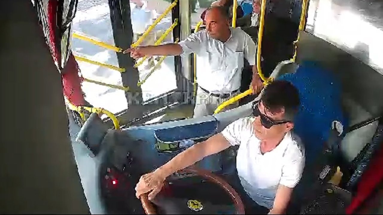 Otobüs şoförü, fenalaşan yolcuyu hastaneye götürdü
