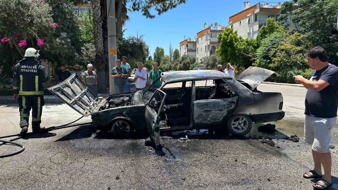 Otomobil 40 derece sıcağa dayanamadı!