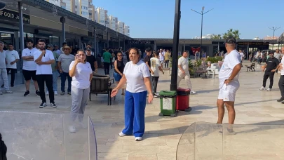 Turizm bölgesinde kriz! Antalya'da turistlerin önünde  yıkım