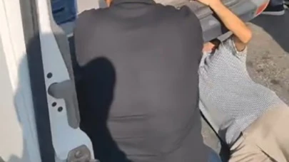 Minibüste yavru kedi kurtarma seferberliği