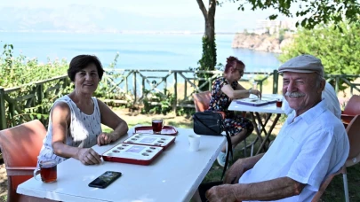 Kıdemli kent sakinleri mangalada kapıştı