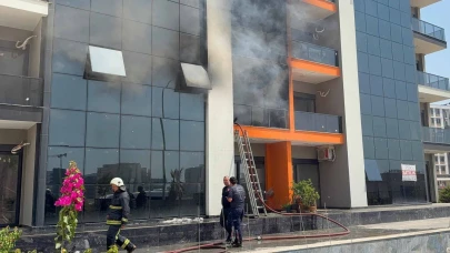 Evde çıkan yangında yaralandı