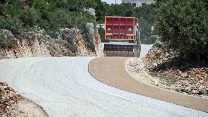 Erdemli kırsalındaki yollar yenileniyor