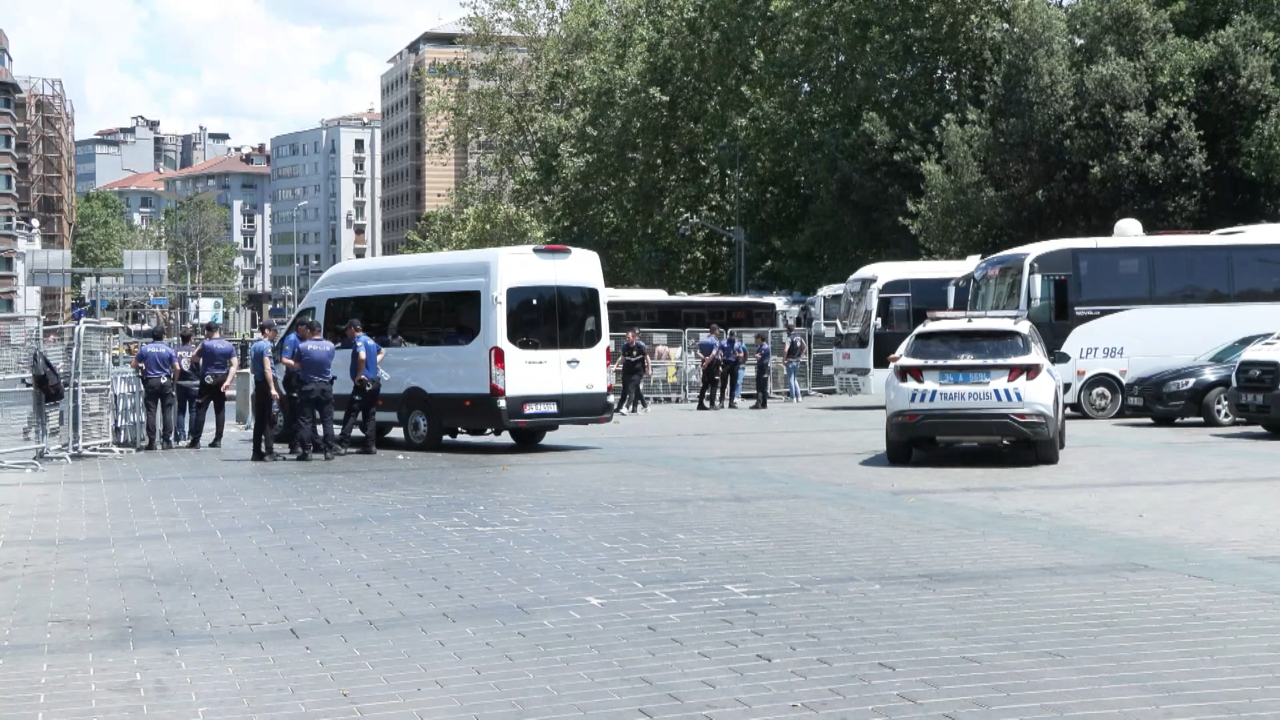 Taksim Meydanı yaya girişine kapatıldı