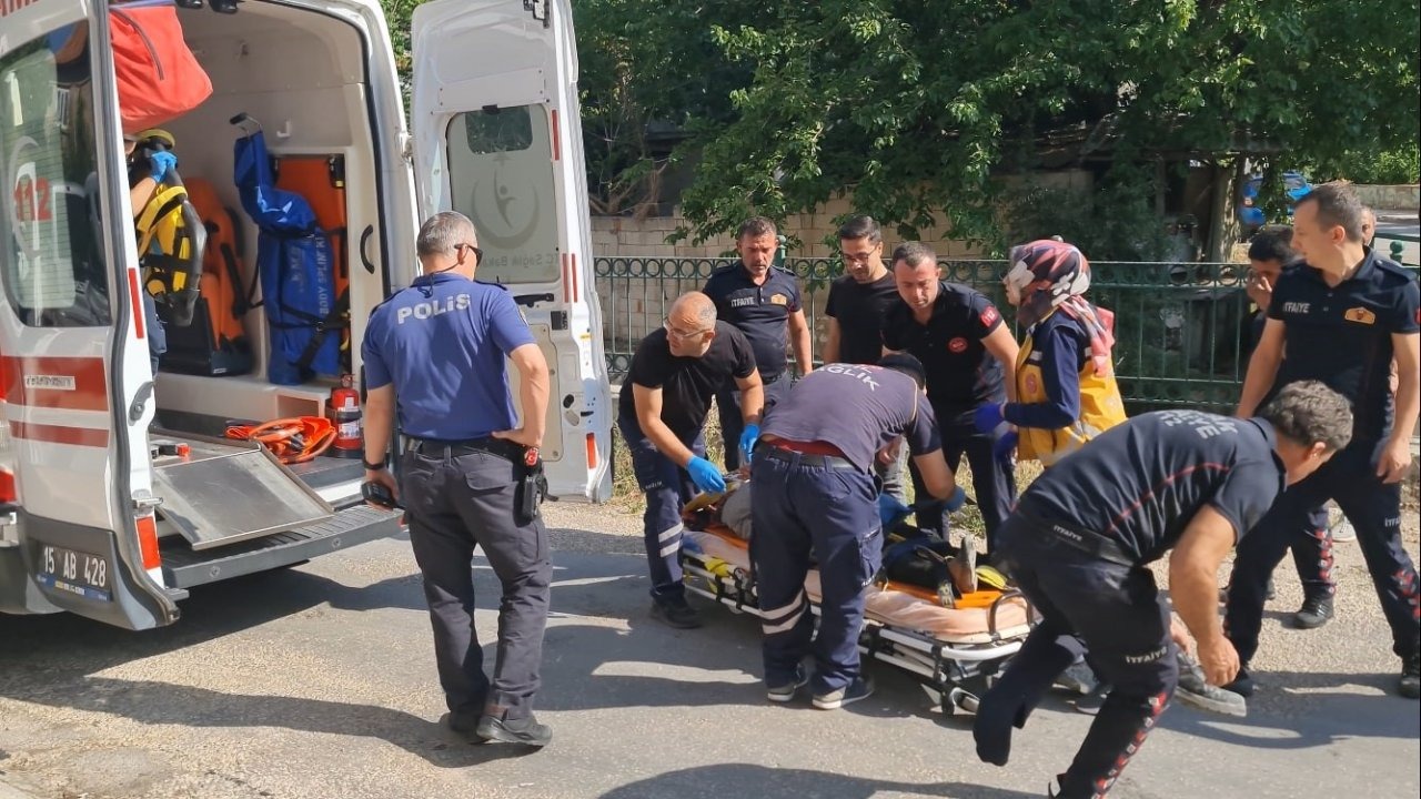 Burdur’da ahşap balkon çöktü: Anne ve kızı yaralandı