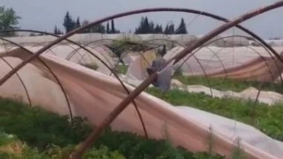 Antalya’da hortum seralara zarar verdi